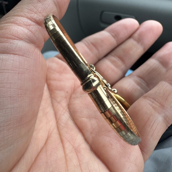 14KT Yellow Gold Plated Omega Bracelet Signed Alabaster - Picture 2 of 5